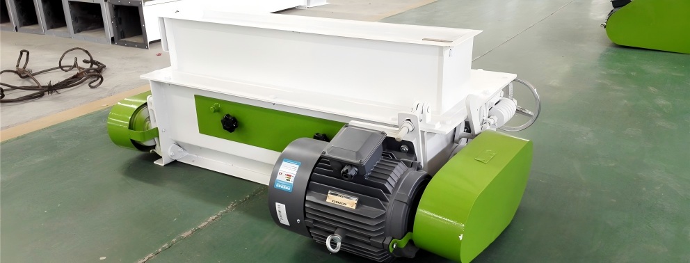 body sealing Design of pellet crumbler