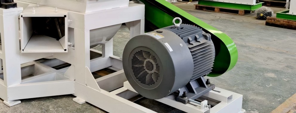 transmission System of sawdust making machine